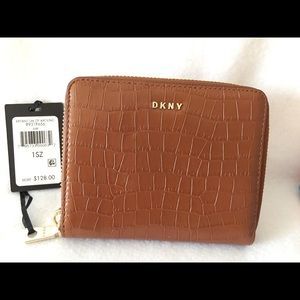 DKNY BRYANT SMALL ZIP-AROUND WALLET